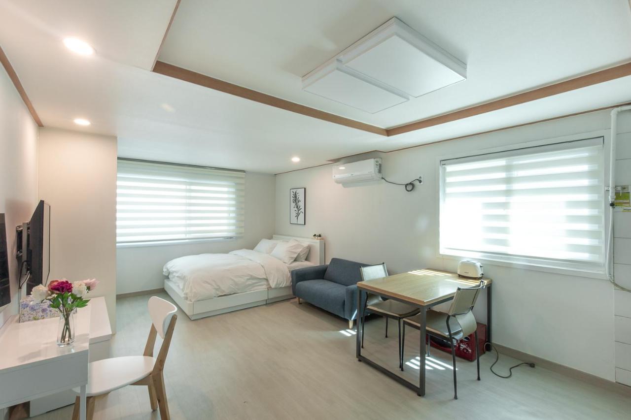 Daebok's Amazing Apartment