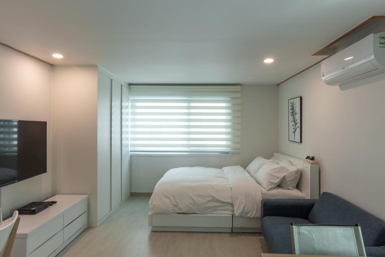 Daebok's Amazing Apartment Seoul